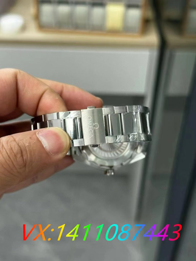 VS廠海馬150m世界時(shí)墨綠面做工怎么樣?